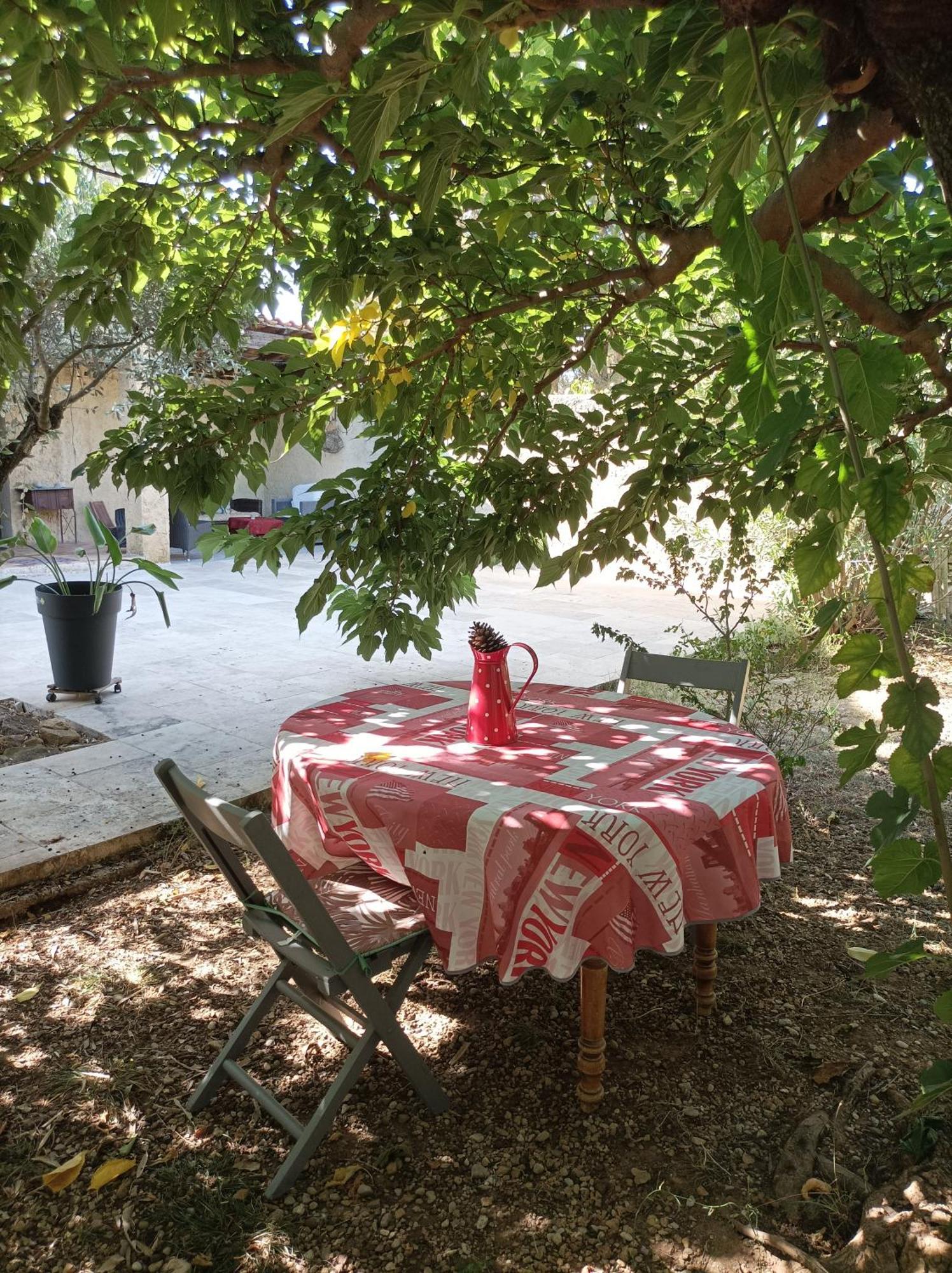 Chambre D'Hotes Les Garrigues Piolenc Exterior foto